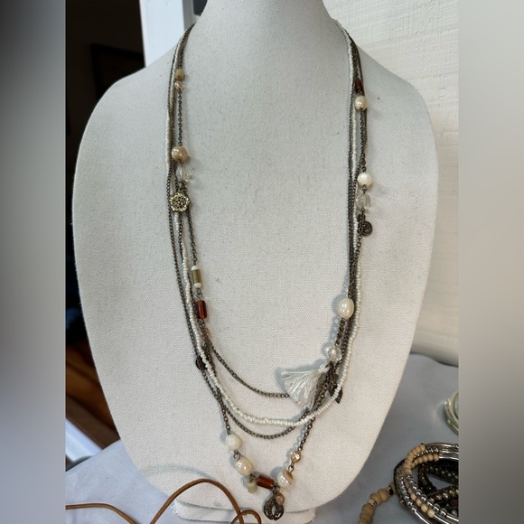 Boho casual necklaces and bracelets group - Picture 7 of 9